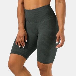 Halara Seamless Flow High Rise Plain 5.5'' Biker Short size Xsmall